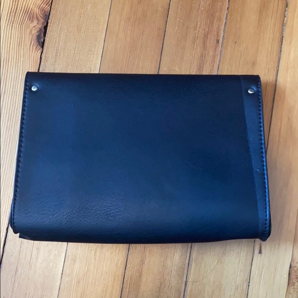 Summer & Rose Celine Vegan Leather Crossbody Purse - Picture 4 of 6